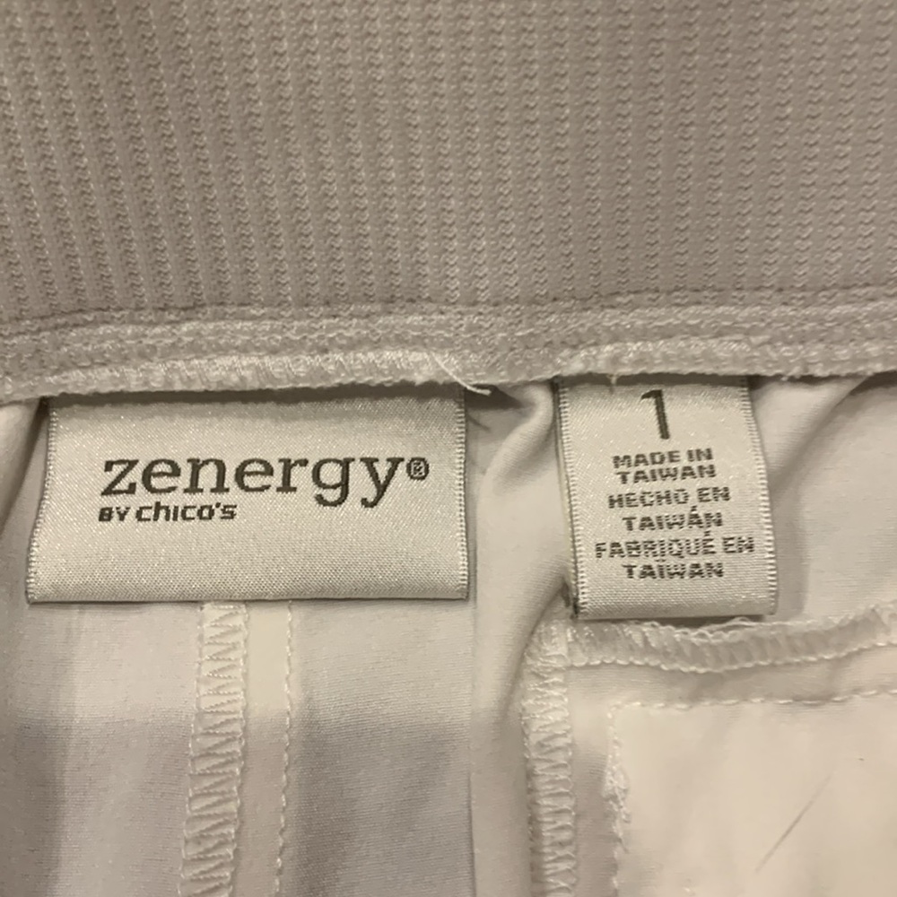 Zenergy By Chico’s Cargo Shorts Size 1(8/10) - Picture 3 of 5